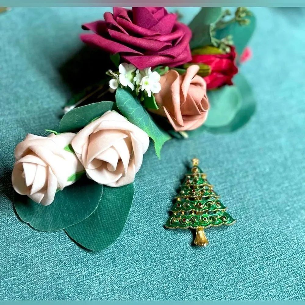 πβοΈπVintageβChristmasβTreeβBroochβEnameledβRhinestoneβEVC